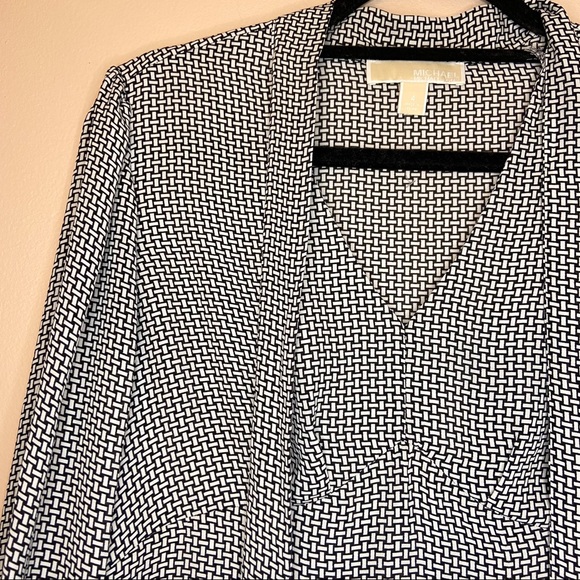 NWOT MICHAEL KORS BLACK AND WHITE BLOUSE - Picture 6 of 7